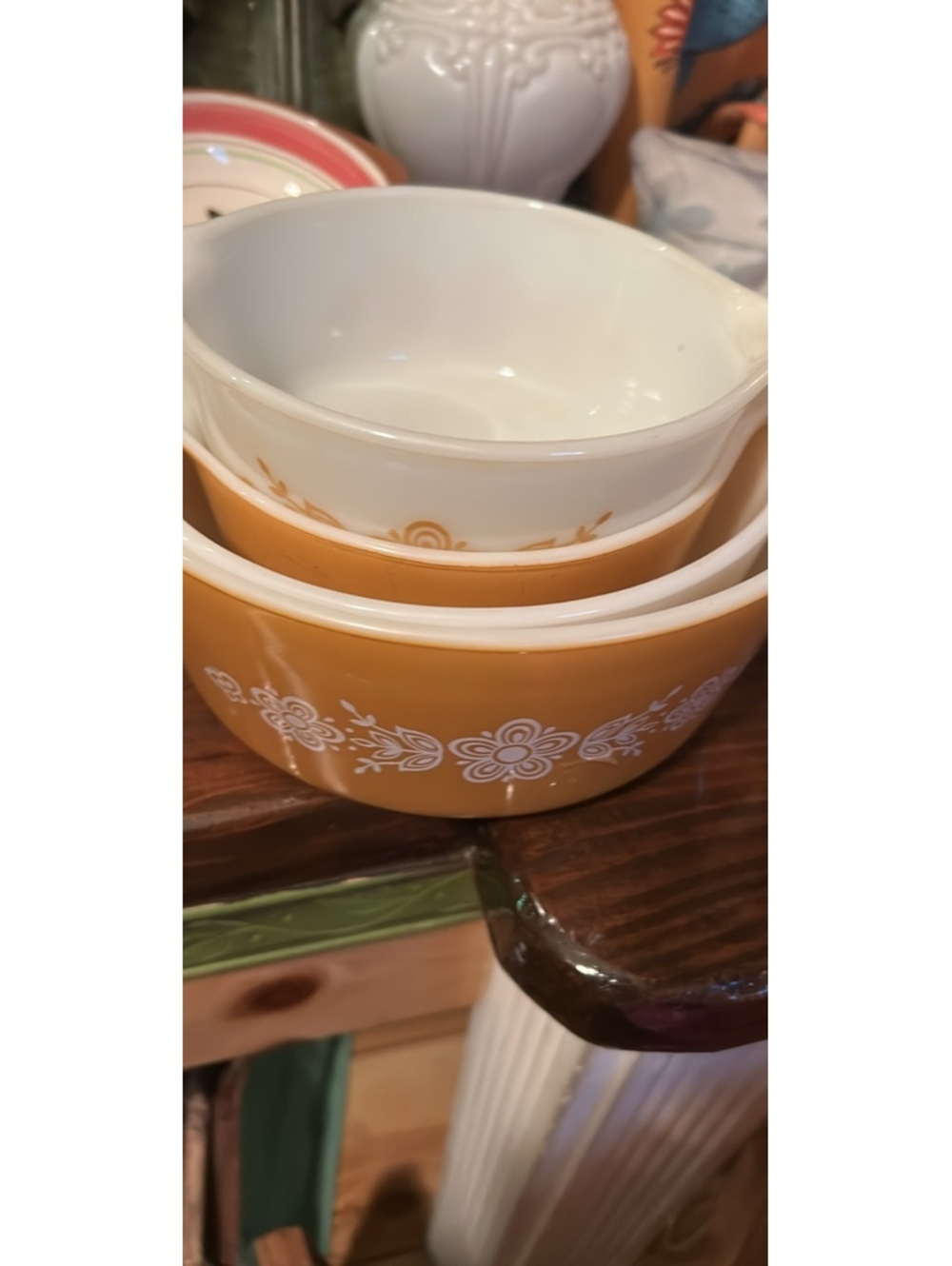 Vintage Pyrex golden Mixing Bowl Set